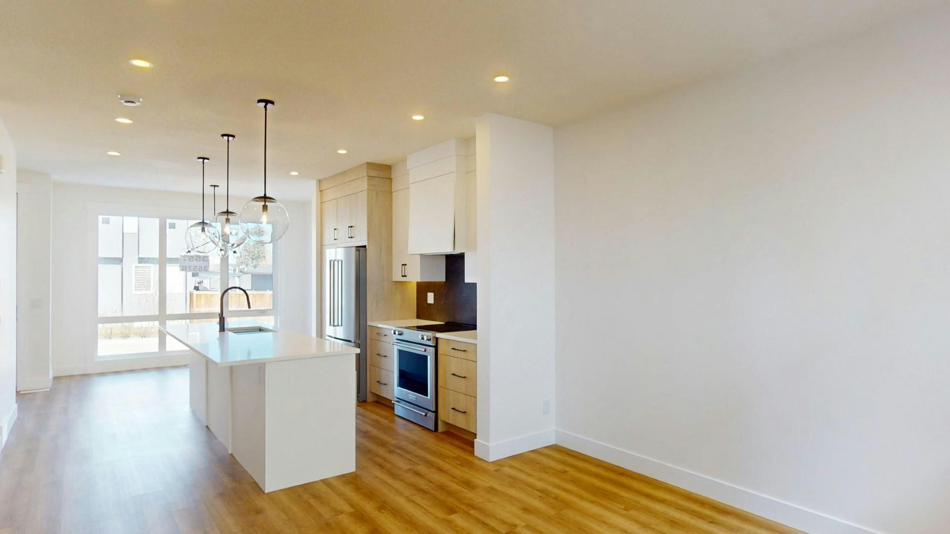 3555 21 Avenue Southwest, Calgary, AB, T3E 2X8 - 2
