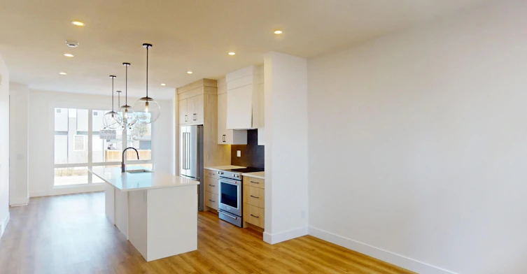 3555 21 Avenue Southwest, Calgary, AB, T3E 2X8 - 2