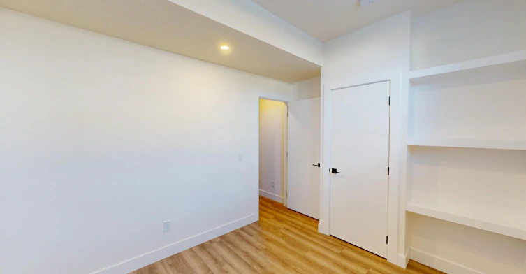 21 Avenue Southwest, Calgary, AB, T3E 2X8 - 2