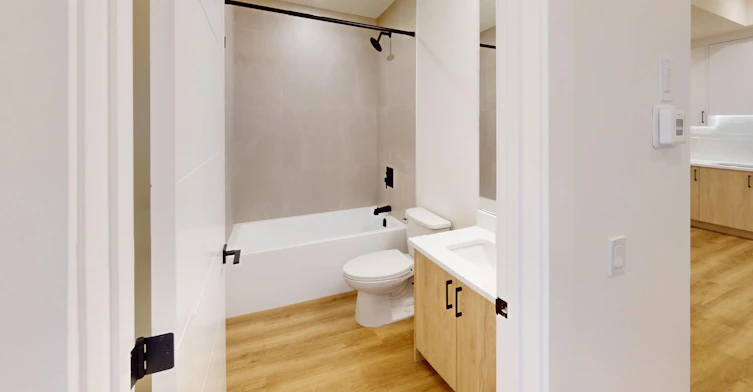 21 Avenue Southwest, Calgary, AB, T3E 2X8 - 3