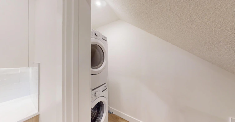 21 Avenue Southwest, Calgary, AB, T3E 2X8 - 9