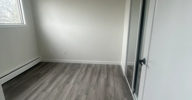 11919 101 Street Northwest, Edmonton, AB, T5G 2B8 - 4