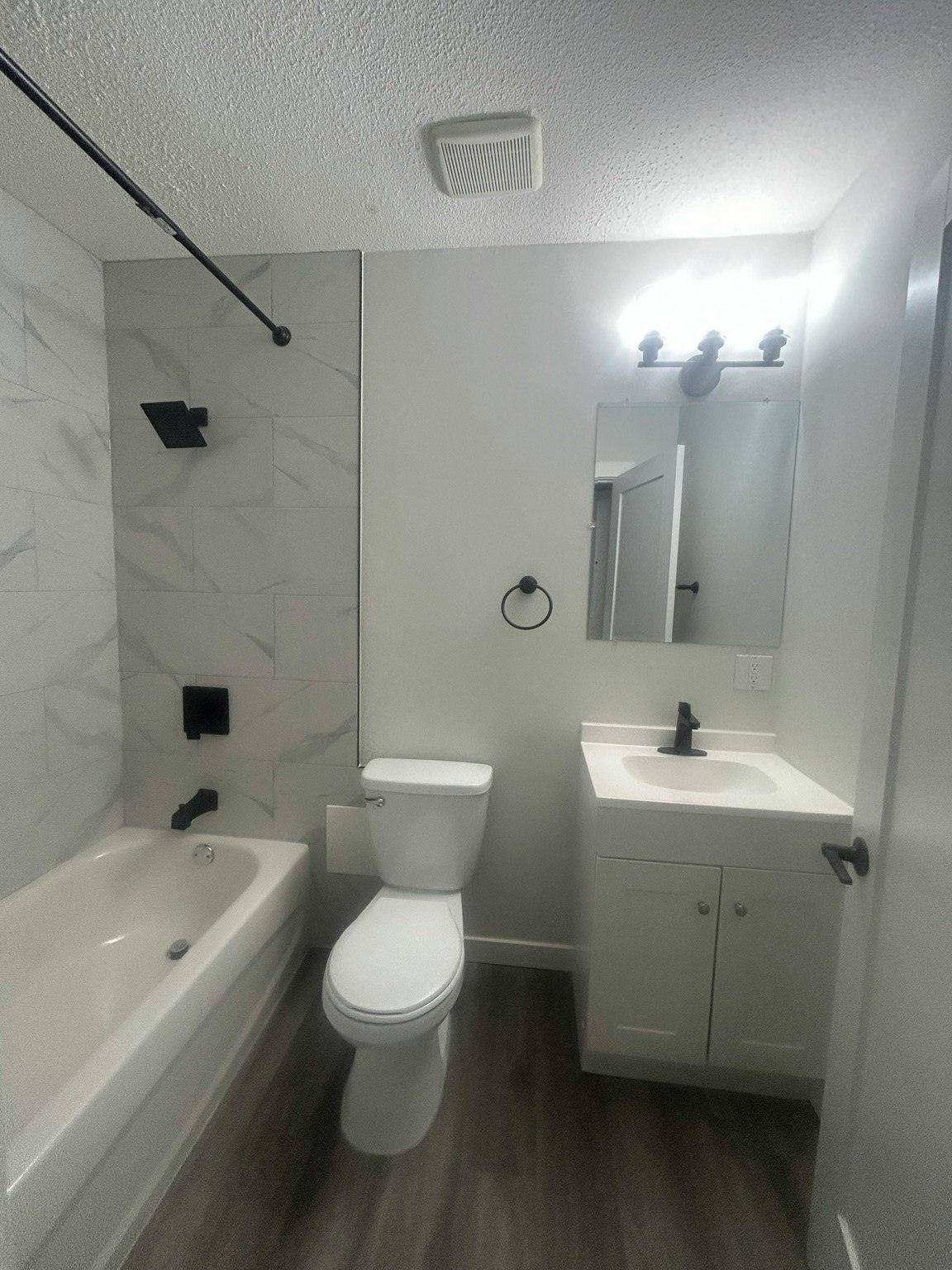 11919 101 Street Northwest, Edmonton, AB, T5G 2B8 - 7