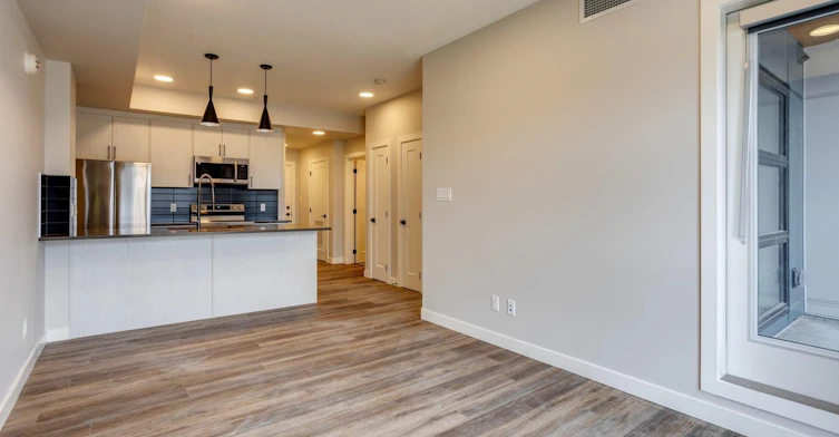 102-8450 106a Avenue Northwest, Edmonton, AB, T5H 1M7 - 9