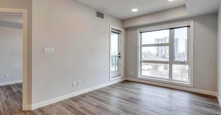 102-8450 106a Avenue Northwest, Edmonton, AB, T5H 1M7 - 2