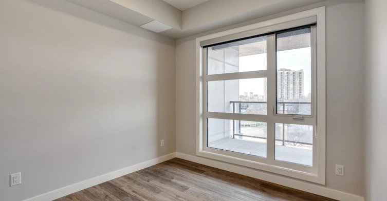 102-8450 106a Avenue Northwest, Edmonton, AB, T5H 1M7 - 3