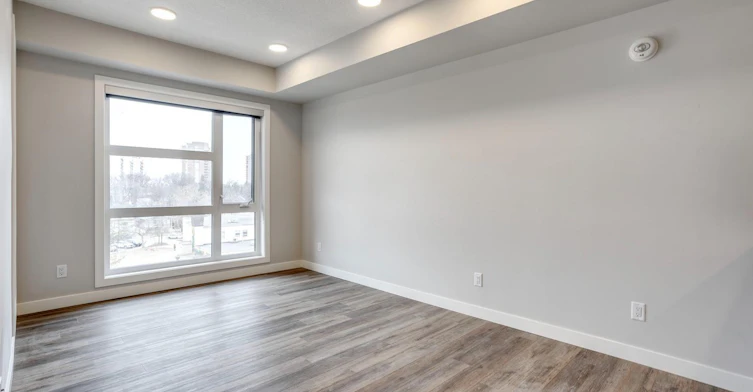 102-8450 106a Avenue Northwest, Edmonton, AB, T5H 1M7 - 4