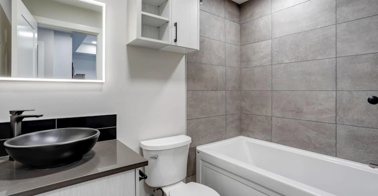102-8450 106a Avenue Northwest, Edmonton, AB, T5H 1M7 - 6