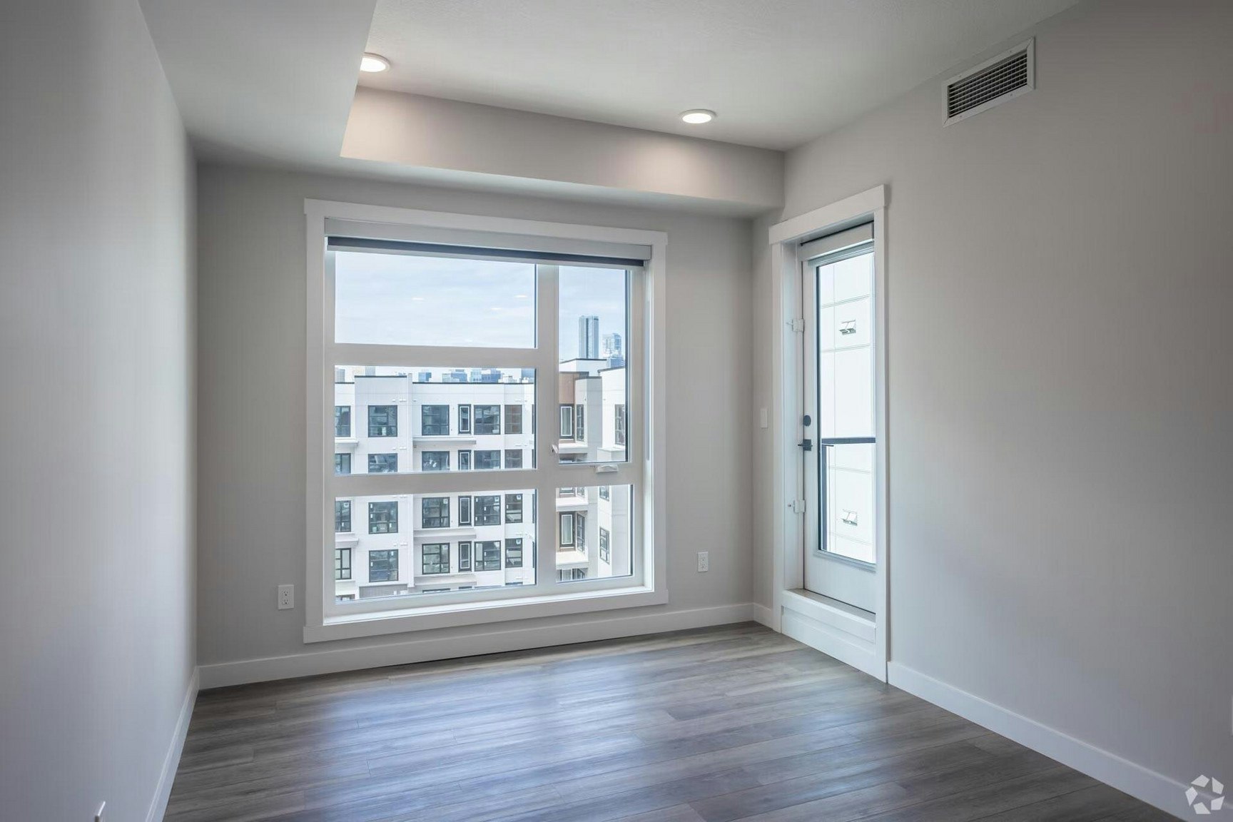 206-8450 106a Avenue Northwest, Edmonton, AB, T5H 1M7 - 3