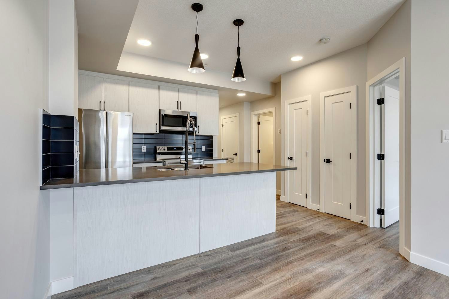 116-8450 106a Avenue Northwest, Edmonton, AB, T5H 1M7 - 4