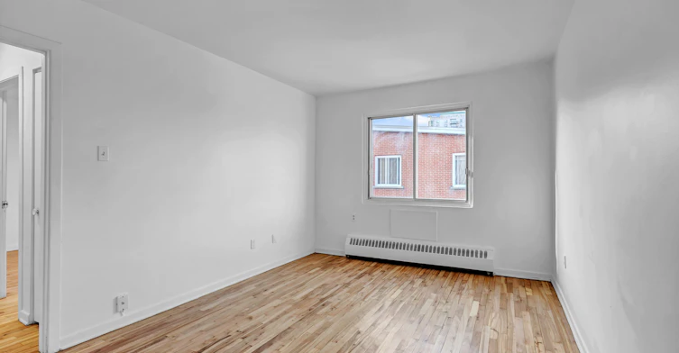7085 Viau Boulevard, Montréal, QC, H1S 2N8 - 2