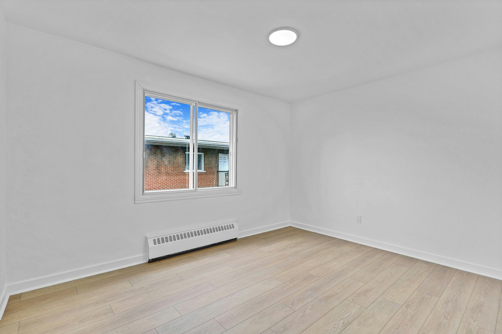 308-7085 Viau Boulevard, Montréal, QC, H1S 2N8 - 7