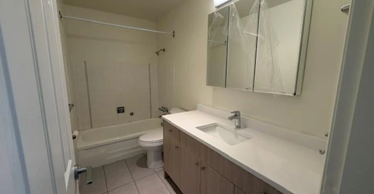 312-615 Colborne Street, New Westminster, BC, V3L 2E1 - 2