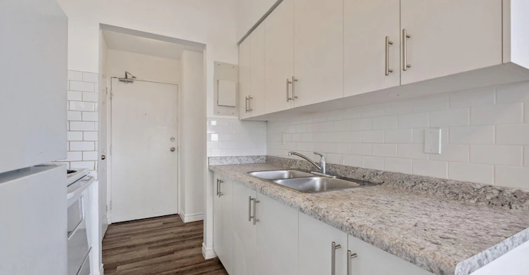 420 Greenhill Avenue, Hamilton, ON, L8K 6E7 - 2