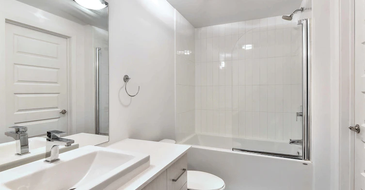1050 Bd René Lévesque E, Montréal, QC, H2L 2L6 - 8