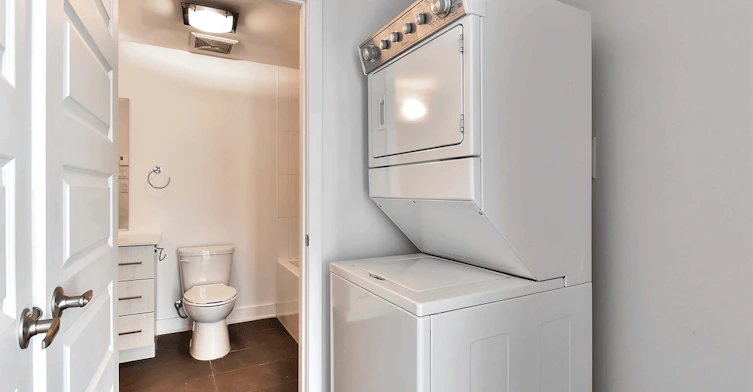 1050 Bd René Lévesque E, Montréal, QC, H2L 2L6 - 9
