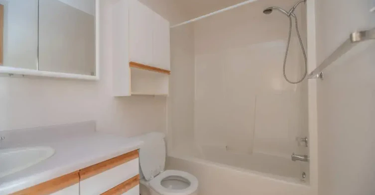 203-1 Street NE, Medicine Hat, AB, T1A 5K4 - 6