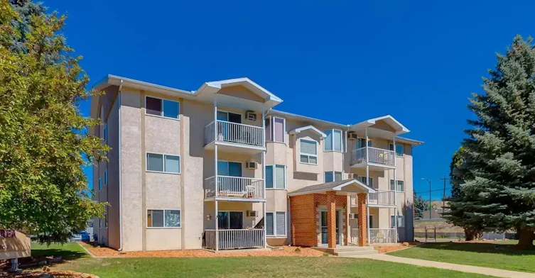 203-1 Street NE, Medicine Hat, AB, T1A 5K4 - 8