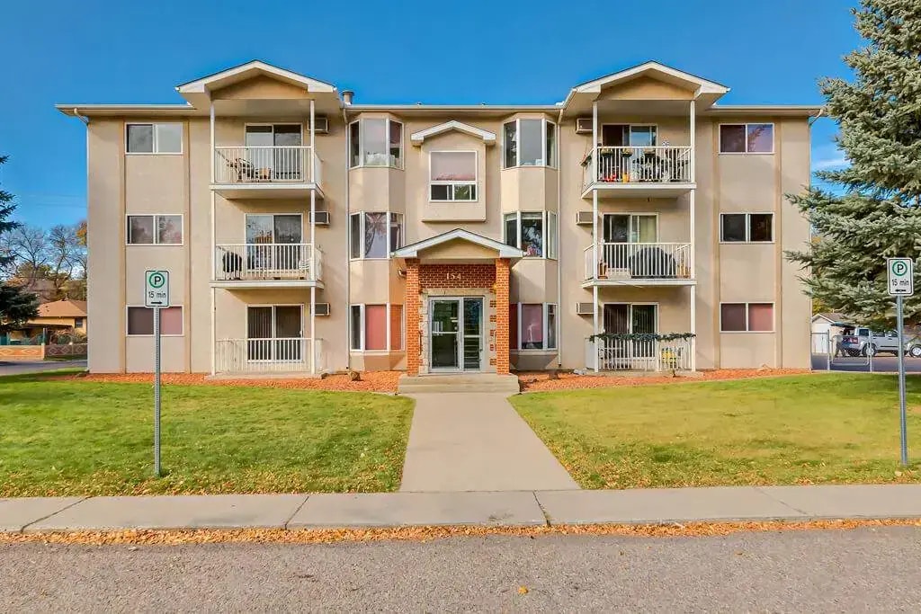 203-1  Street NE, Medicine Hat, AB, T1A 5K4
