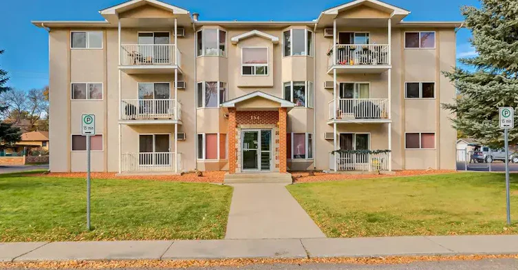 203-1 Street NE, Medicine Hat, AB, T1A 5K4