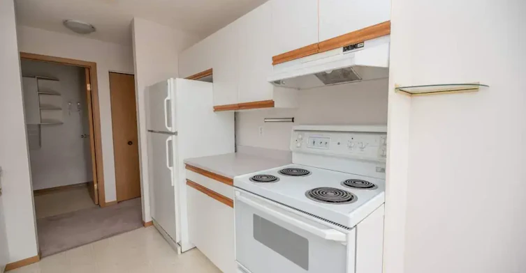 203-1 Street NE, Medicine Hat, AB, T1A 5K4 - 3