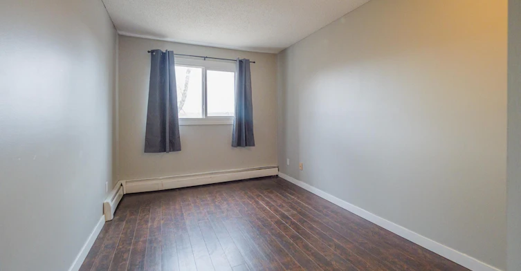 308-10555 93 Street Northwest, Edmonton, AB, T5H 4C1 - 5
