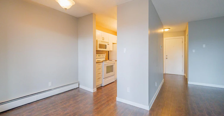 308-10555 93 Street Northwest, Edmonton, AB, T5H 4C1 - 2