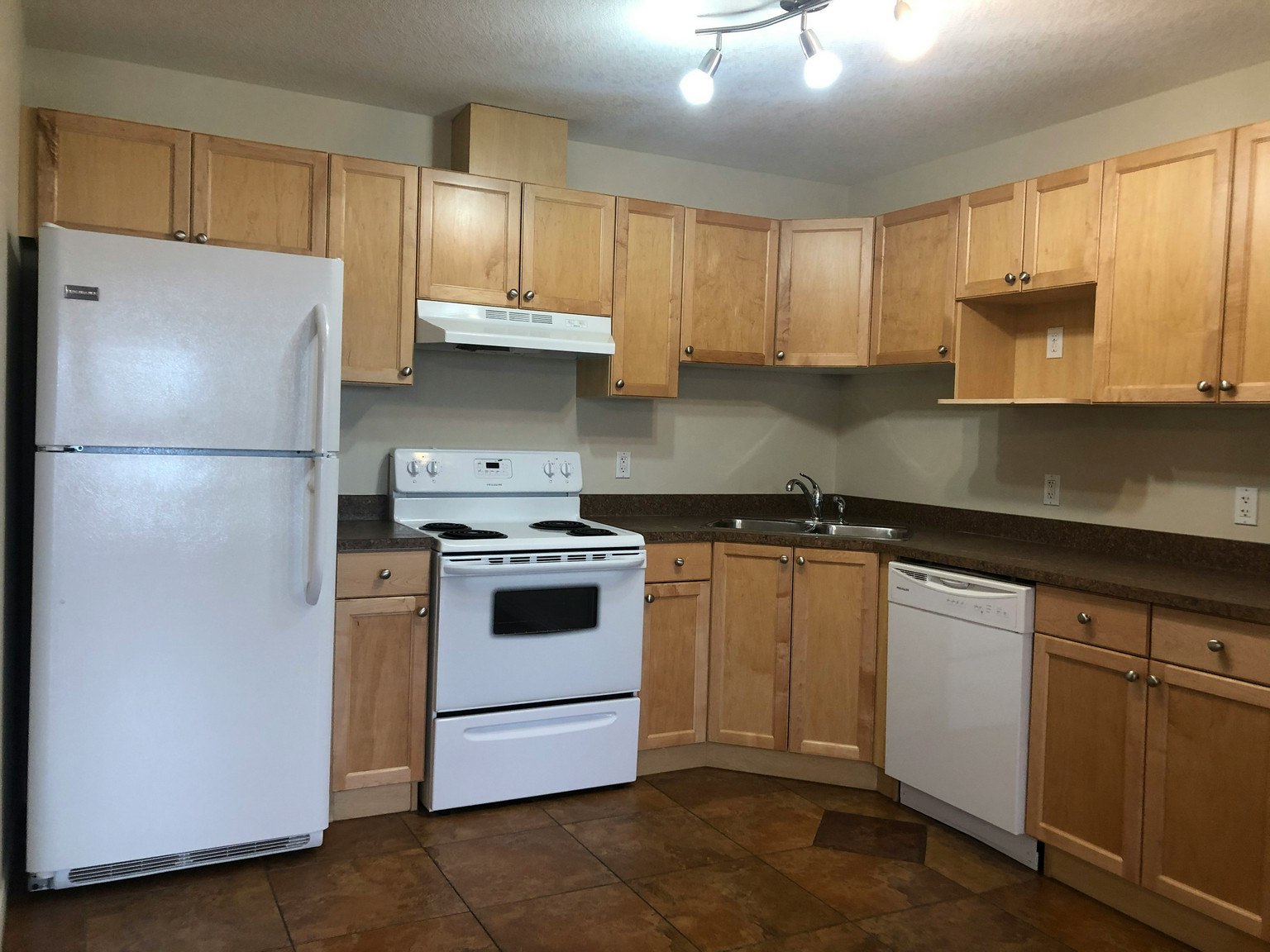 413 -9806 96 Street, Grande Prairie, AB, T8V 7T9 - 3