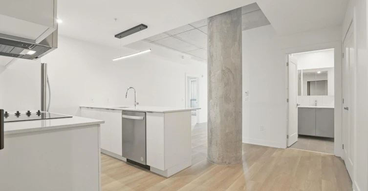 5200 De La Savane Rue, Montréal, QC, H4P 1V4