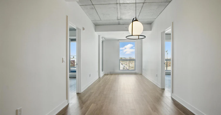 5200 De La Savane Rue, Montréal, QC, H4P 1V4 - 5