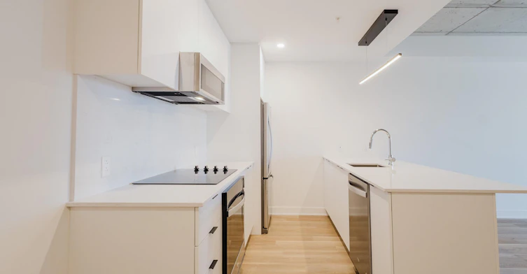 5200 De La Savane Rue, Montréal, QC, H4P 1V4 - 3