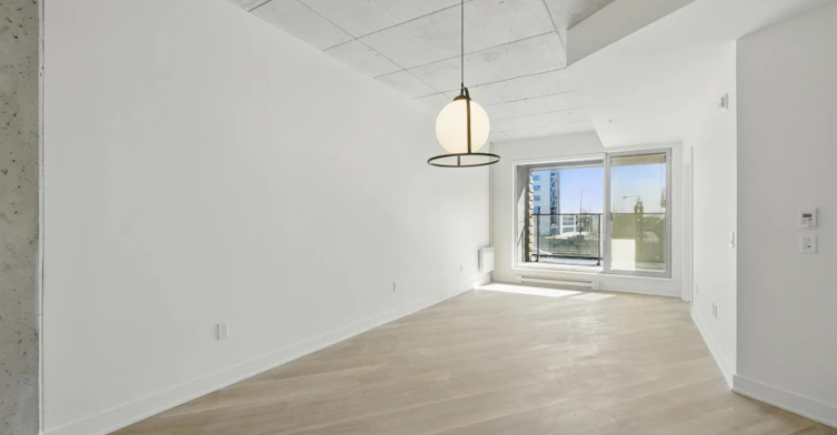 5200 De La Savane Rue, Montréal, QC, H4P 1V4 - 5