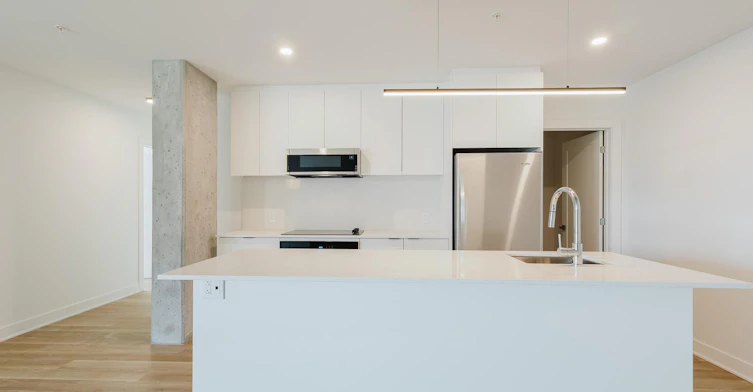 5200 De La Savane Rue, Montréal, QC, H4P 1V4 - 2