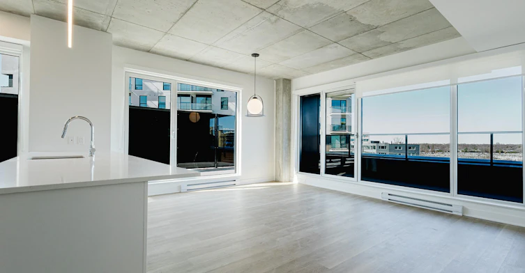 5200 De La Savane Rue, Montréal, QC, H4P 1V4 - 2