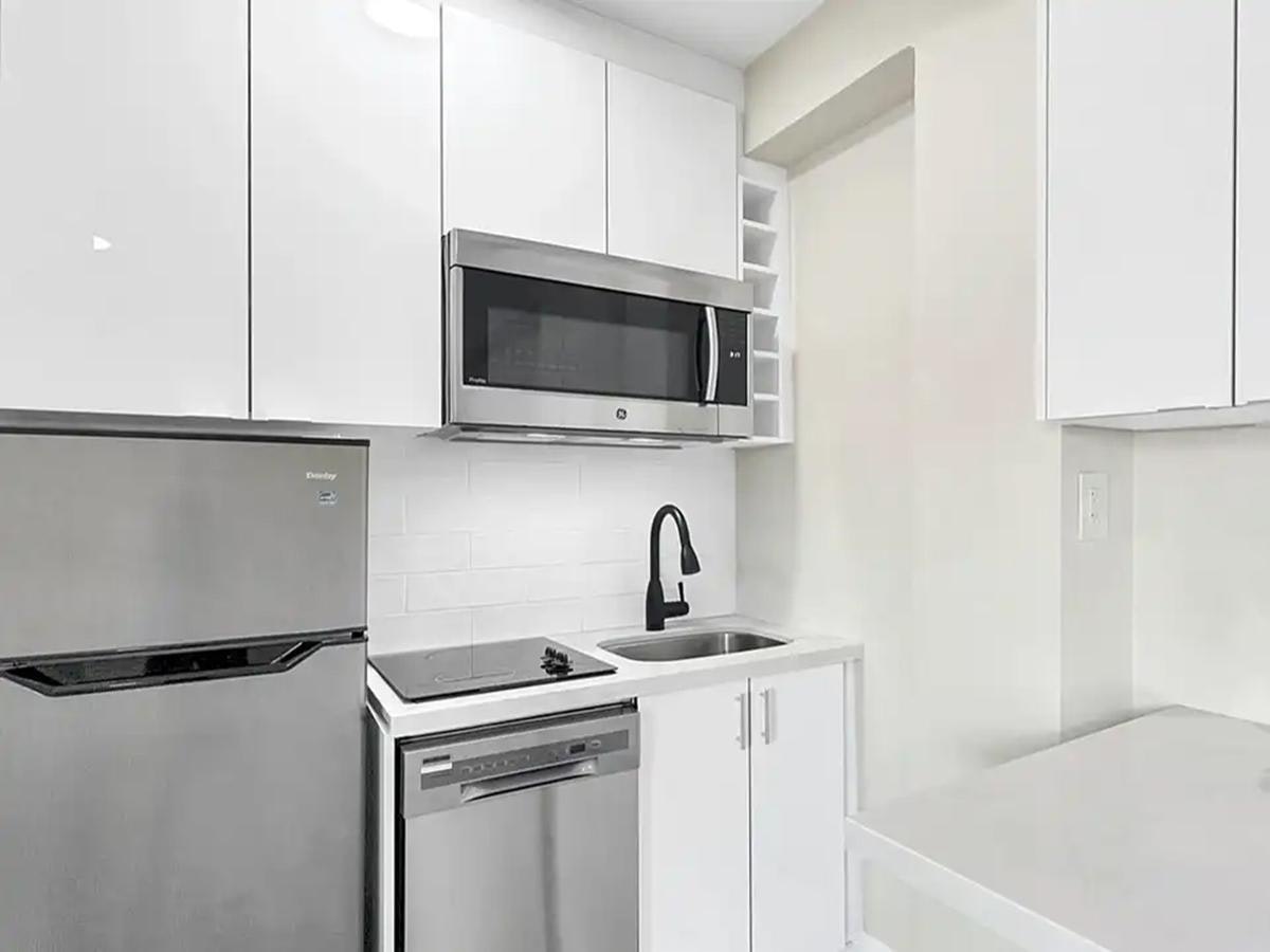 166 Eastbourne Avenue, Toronto, ON, M5P 2G6 - 3