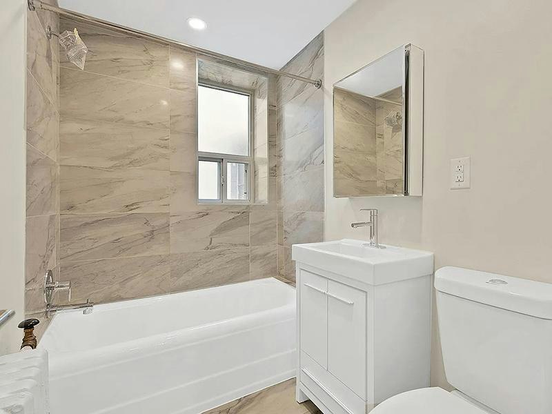699-104-697 Eglinton Avenue West, Toronto, ON, M5N 1C6 - 4