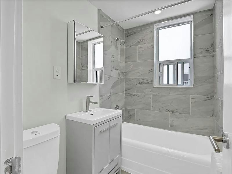 699-104-697 Eglinton Avenue West, Toronto, ON, M5N 1C6 - 8
