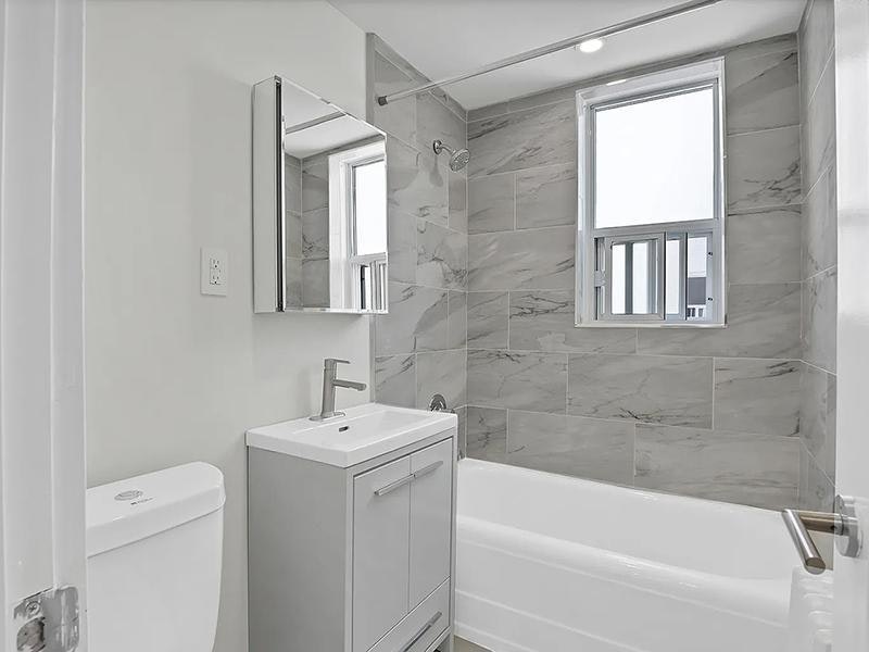 701-102-697 Eglinton Avenue West, Toronto, ON, M5N 1C6 - 8