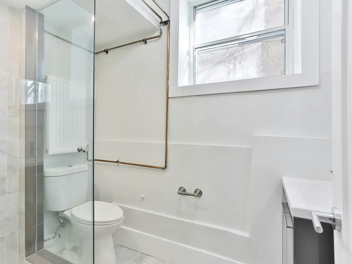 0007-915 St Clair Avenue West, Toronto, ON, M6C 1C7 - 8