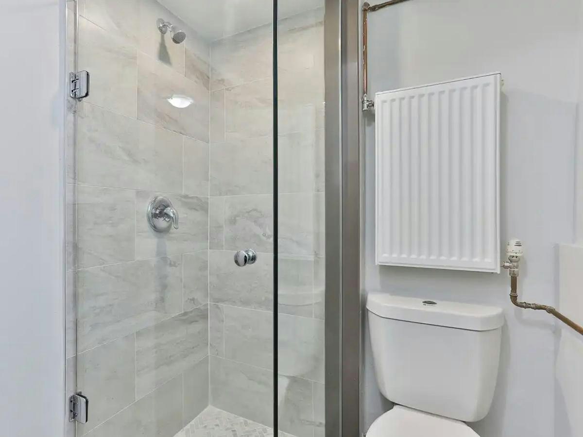 0007-915 St Clair Avenue West, Toronto, ON, M6C 1C7 - 7