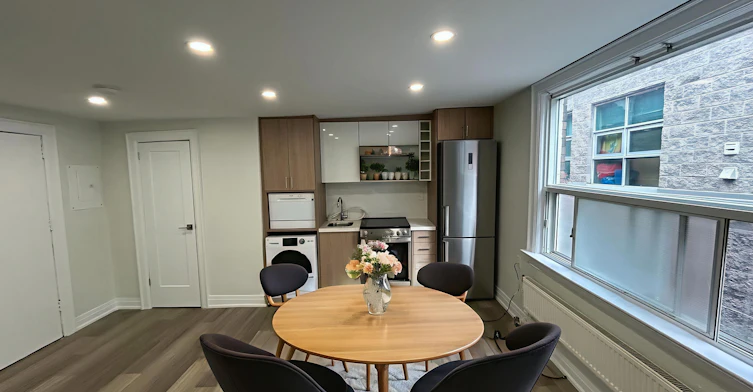 915 St Clair Avenue West, Toronto, ON, M6C 1C7 - 3