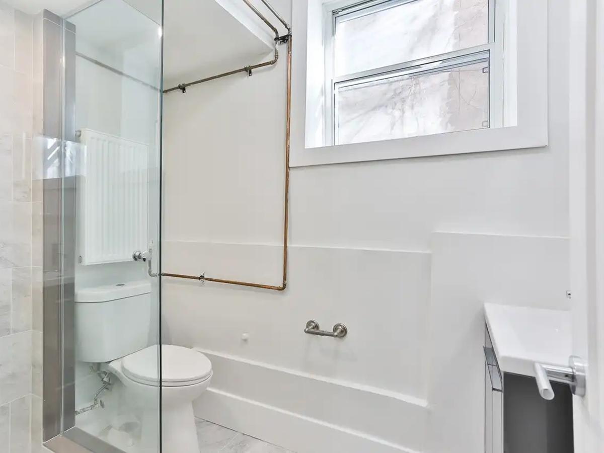 915 St Clair Avenue West, Toronto, ON, M6C 1C7 - 8