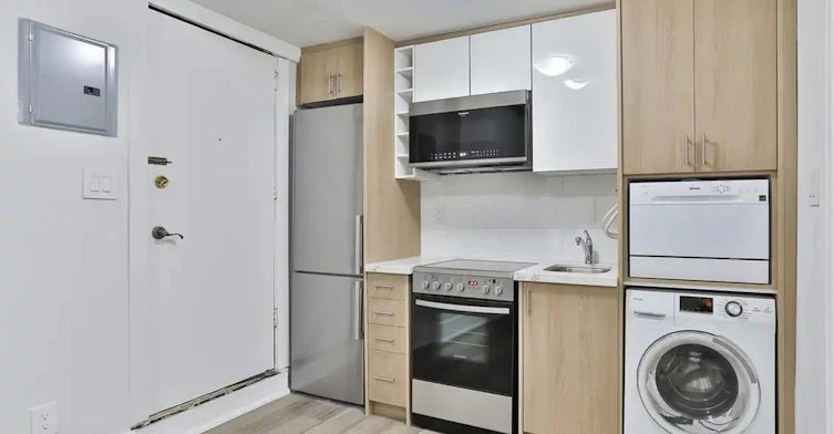915 St Clair Avenue West, Toronto, ON, M6C 1C7 - 2