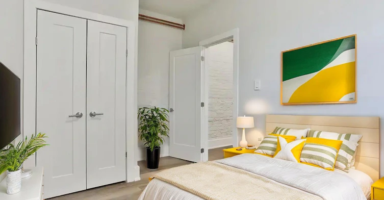 915 St Clair Avenue West, Toronto, ON, M6C 1C7 - 5