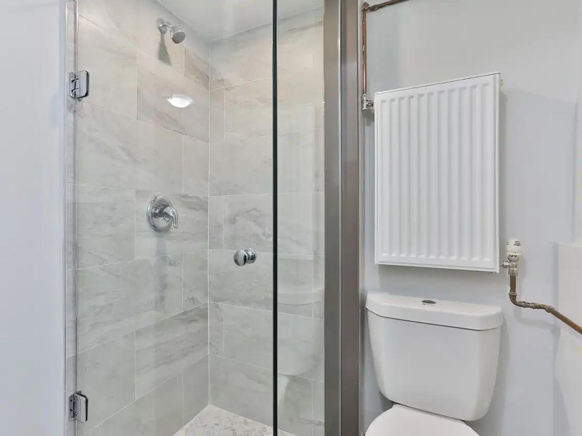 915 St Clair Avenue West, Toronto, ON, M6C 1C7 - 7
