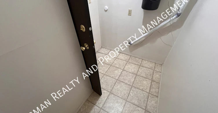 3-828 Empress, Regina, SK, S4T 5E1 - 6