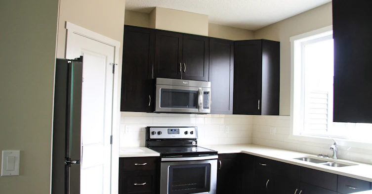 9047 52 Street Northeast, Calgary, AB, T3J 0V5