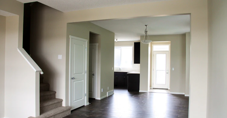 9047 52 Street Northeast, Calgary, AB, T3J 0V5 - 3