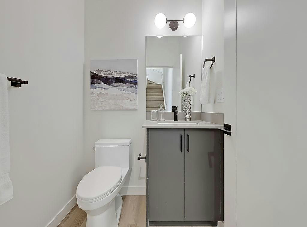 2015 26 Avenue Northwest, Calgary, AB, T2M 2G5 - 8