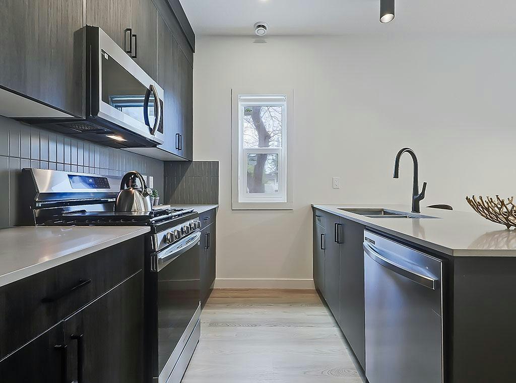 2015 26 Avenue Northwest, Calgary, AB, T2M 2G5 - 5